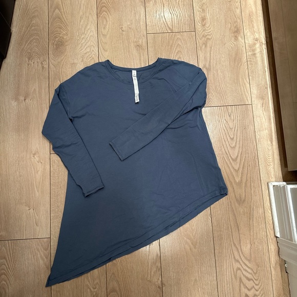 Lululemon long sleeve - Picture 3 of 7